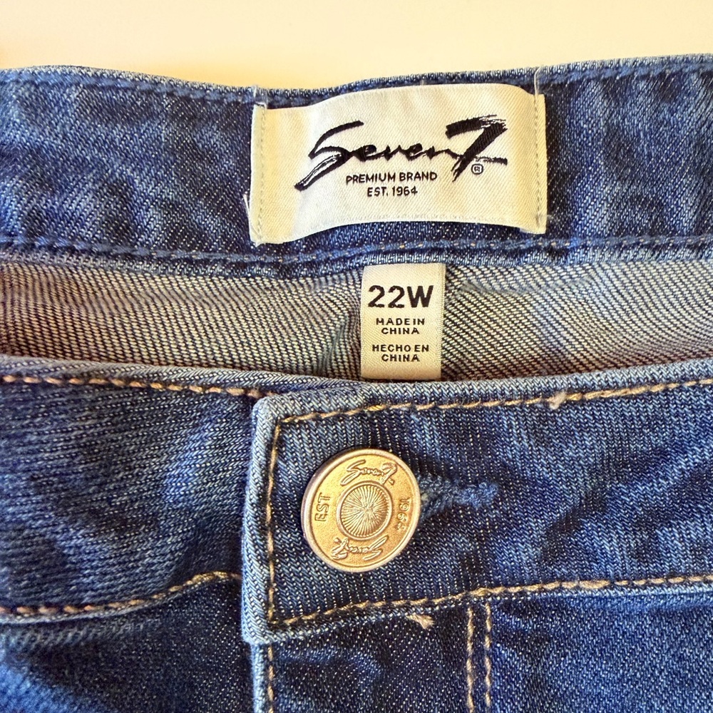 Seven7 Women’s Relaxed Fit Blue Jeans - Picture 2 of 5